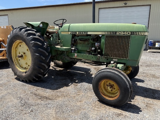 JD 2940 tractor, dual remote hydraulics