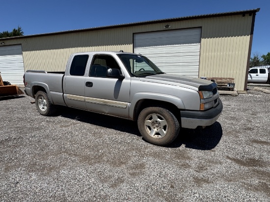 ’05 Chevy ½ ton pickup, 4x4, extended cab