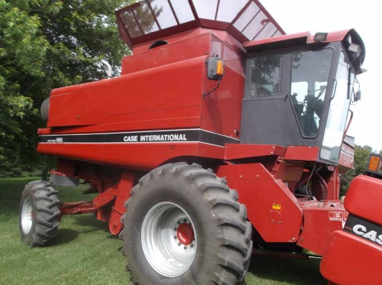 Case IH 1660 Combine