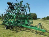 John Deere 980 Field Cultivator