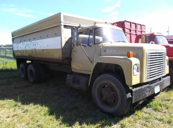 1975 International Loadstar 1800 Grain Truck