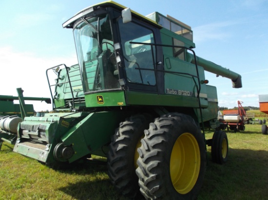 John Deere 8820 Turbo Combine