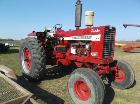 International Farmall 1256 Tractor