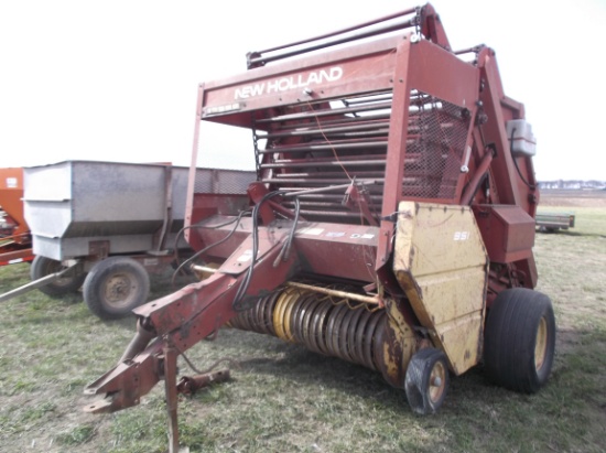 New Holland 851 Round Baler