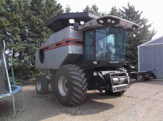 Gleaner R62 Combine