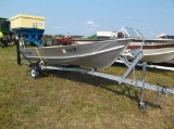 2001 Crestliner Fishing Boat