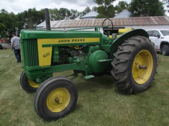 John Deere 620 Standard Tractor