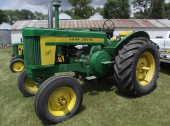 John Deere 720 Standard Tractor