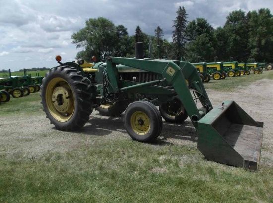 John Deere 1520 Utility Tractor