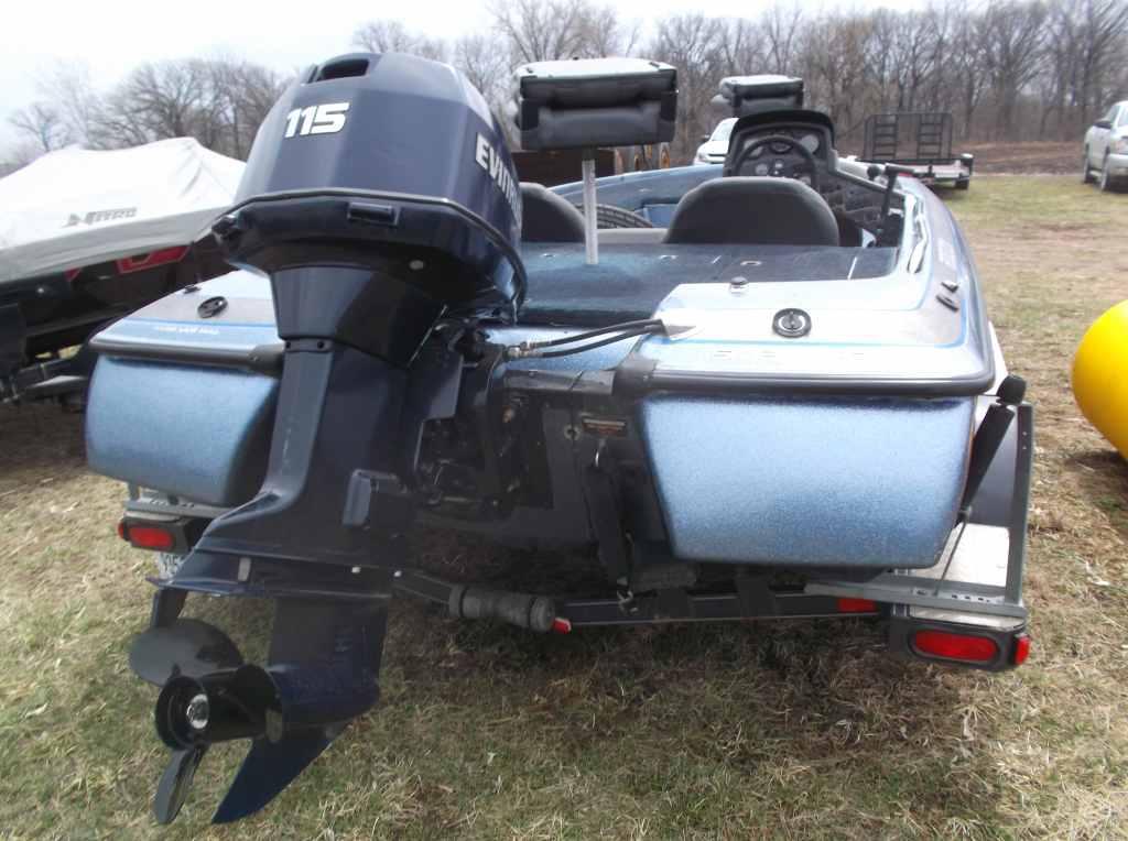 1995 Skeeter Bass Boat Model 200 ZX | Proxibid
