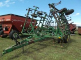 John Deere 980 Field Cultivator