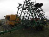 John Deere 980 Field Cultivator