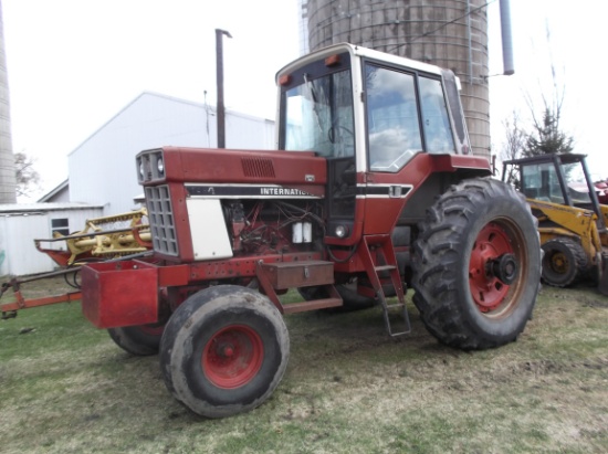 International 1486 Tractor