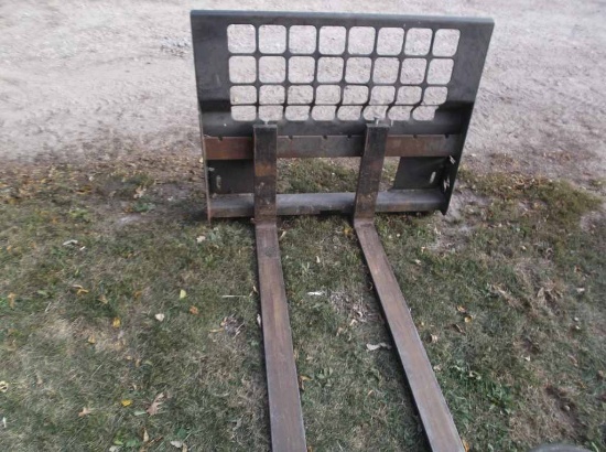 Skid Loader Pallet Forks