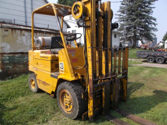 Cat Towmotor Fork Lift