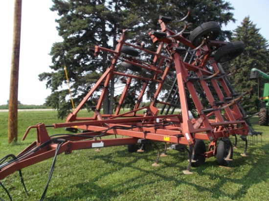 International 4800 Field Cultivator
