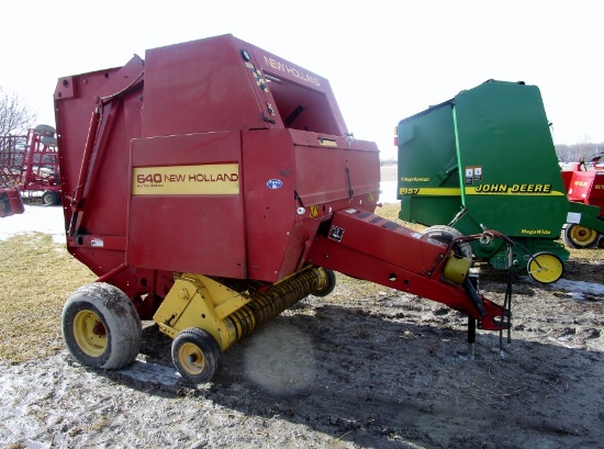 640 New Holland Auto Wrap Round Baler!