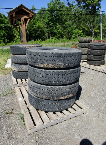 Set of 4 BF Goodrich DR444 275/80R22.5 Tires!