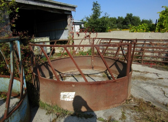 Medium Duty Round Bale Feeders!