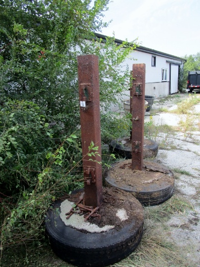 Free Standing Steel Posts with Hinges!