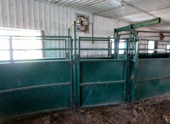 Livestock Curved Runway with Doors!