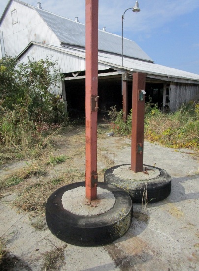 Free Standing Steel Posts with Hinges!