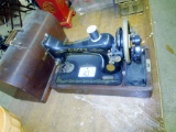 Vintage Portable Singer Sewing Machine!