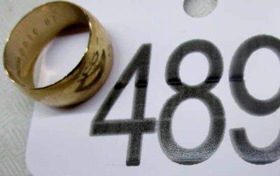 9 Kt. Gold Ring!