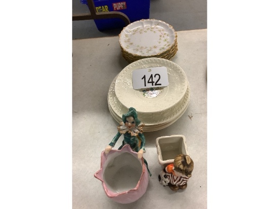 Figurines