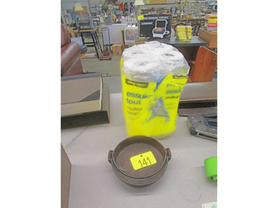 Cast Iron Pan & Paper Towels