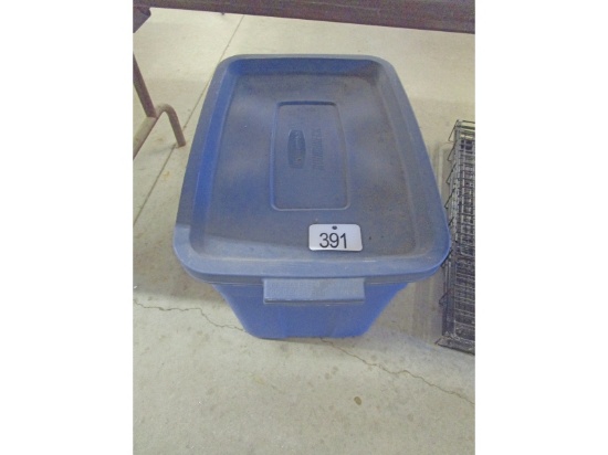 Rubbermaid Bin