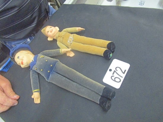 2 Dolls