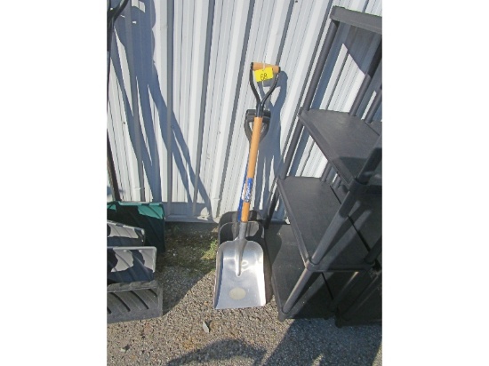 3 Shovels