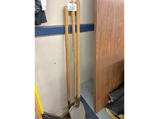 2 Spade Shovels and Scrapers
