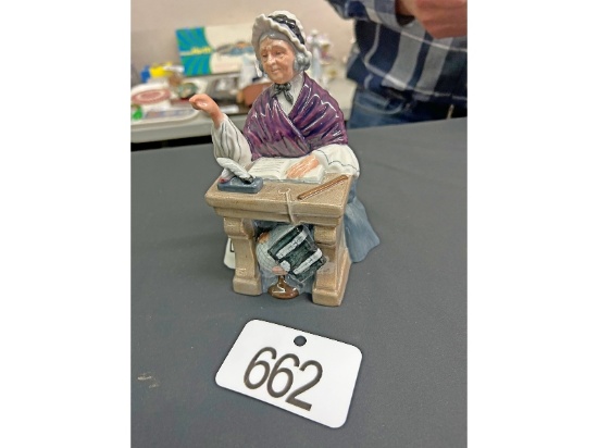 Royal Doulton Figurine "Schoolmarm"
