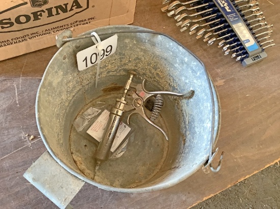 Calf Bucket & Syringe