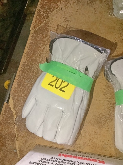 2 Pairs of Endura 2XL Thinsulate Lined Gloves