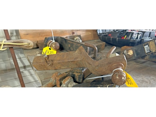 2 Trailer Hitches