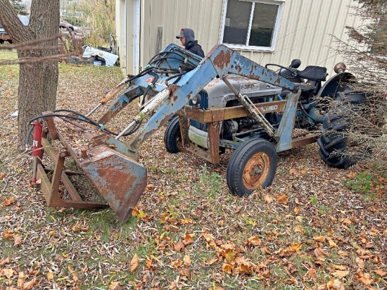 Ford 4000 Tractor With Allied Loader - As Is, Transmission Issues