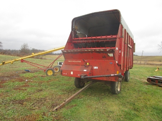 716 New Holland Forage Wagon