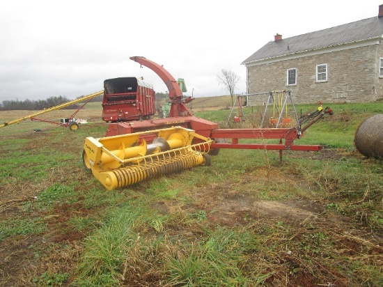 900 New Holland Harvester