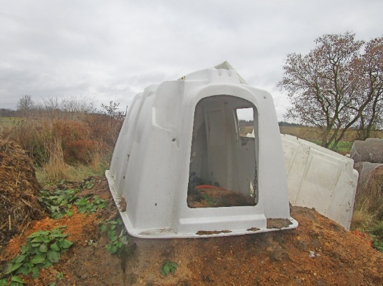 Agri Plastic Calf Hutch with Pail