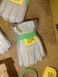 2 Pairs of Endura 2XL Thinsulate Lined Gloves