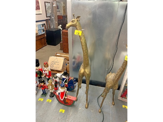 4.5' Brass Giraffe