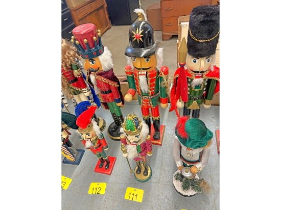 2 Nutcrackers