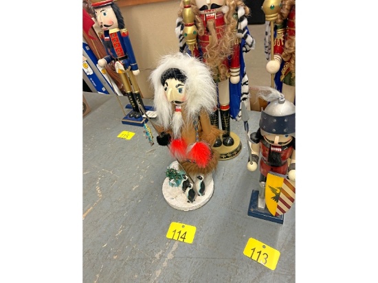 2 Nutcrackers