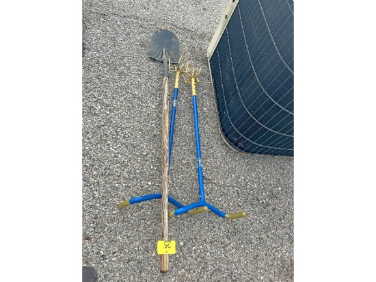 2 Garden Claws and Round Mouth Shovel