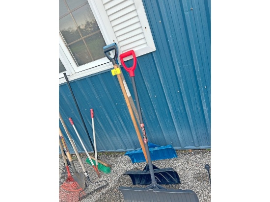 3 Shovels