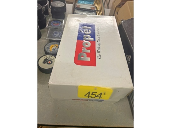 2 Boxes of Hockey Cards