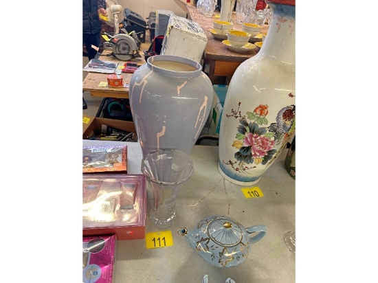 2 Vases